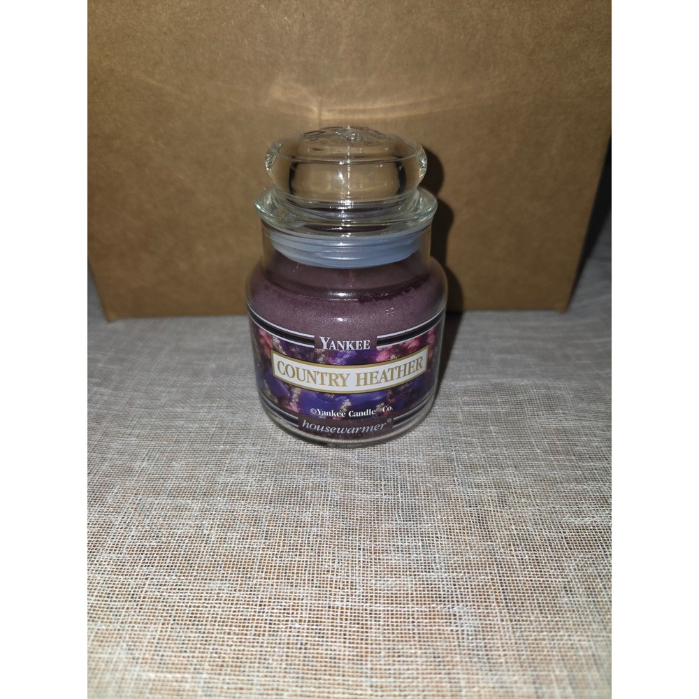 Retired‎ Yankee Candle Country Heather  Scented Candle Small Jar 3.7 oz Purple
